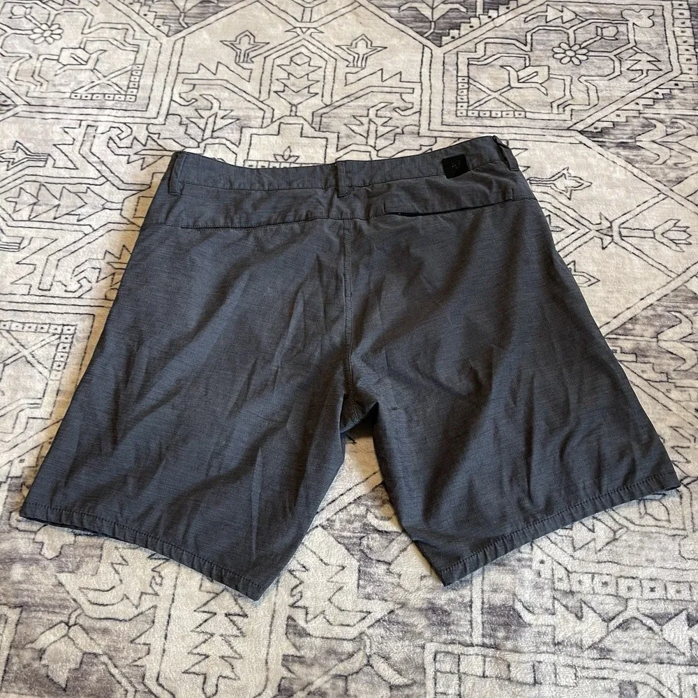 Vuori Aim Shorts Mens Medium Charcoal Grey V386 Performance Golf Travel Shorts